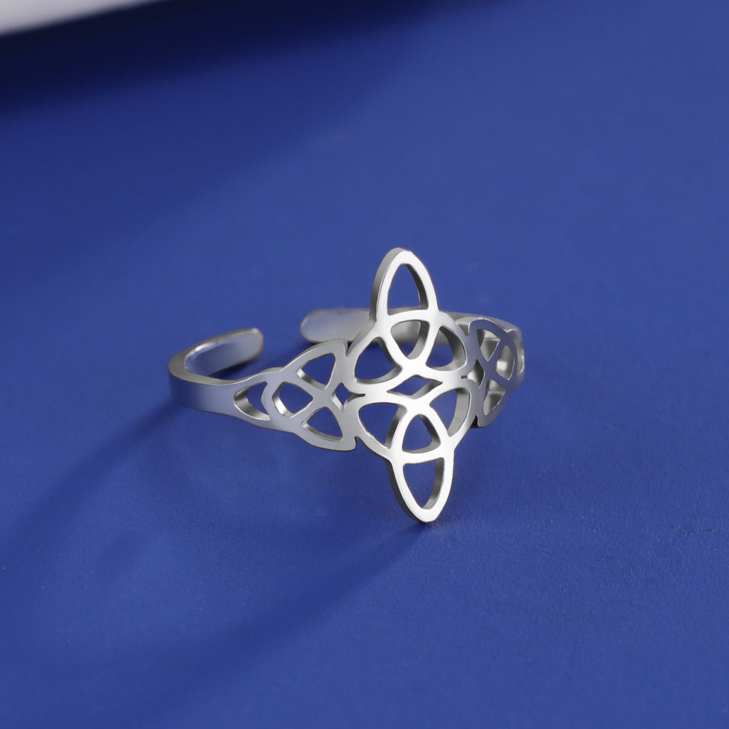 Witch’s Knot Triquetra Ring